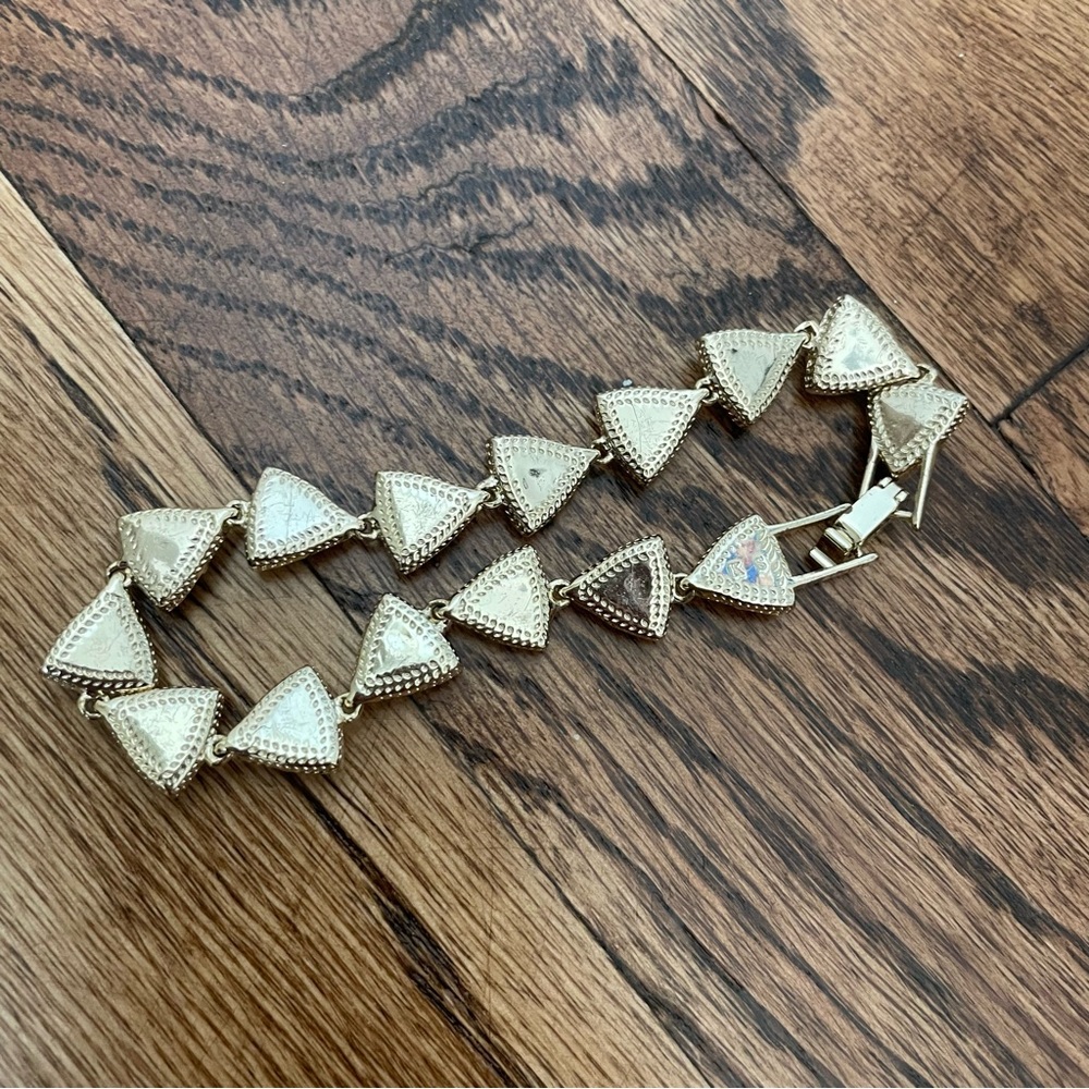 Kendra Scott Ripley Bracelet in Periwinkle and Gold - Picture 4 of 5